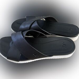 Ugg preowned women’s cross‎ band, leather sandals, black, size 9